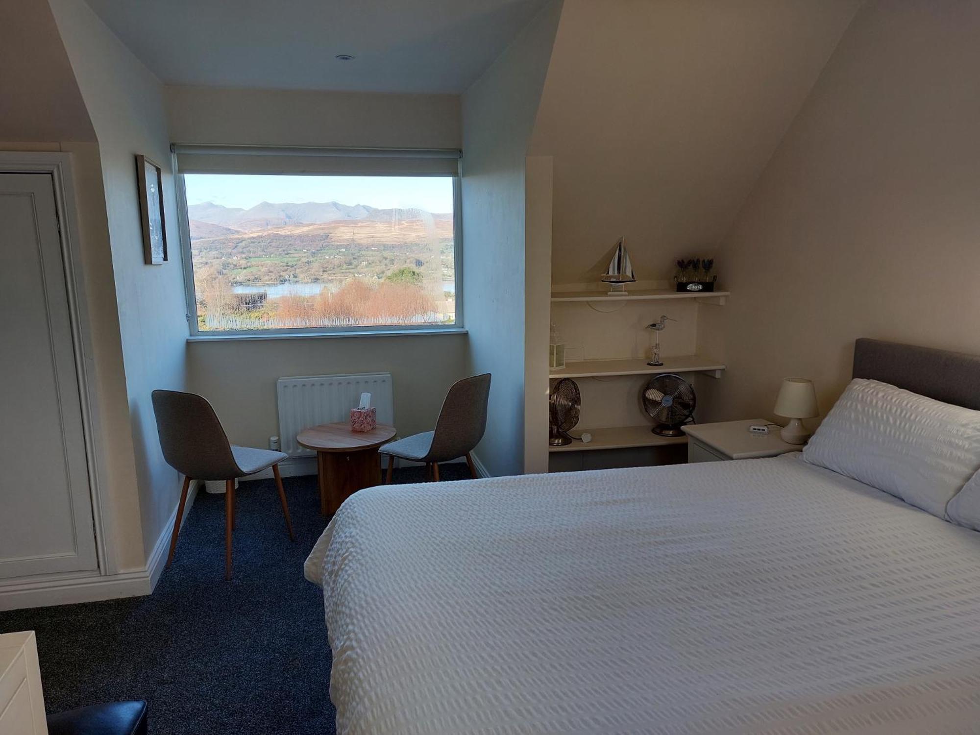 Misty Bay - Kenmare Hotel Bagian luar foto