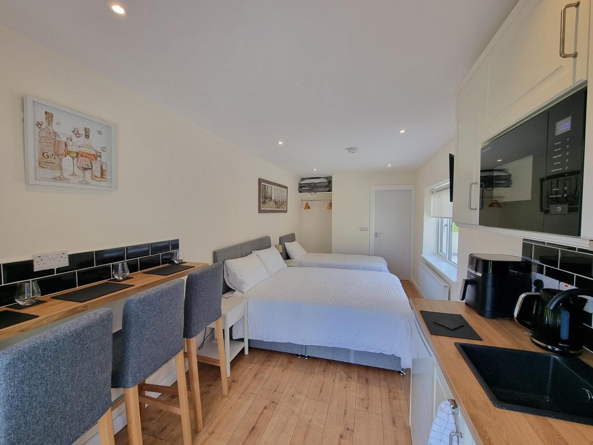 Misty Bay - Kenmare Hotel Bagian luar foto