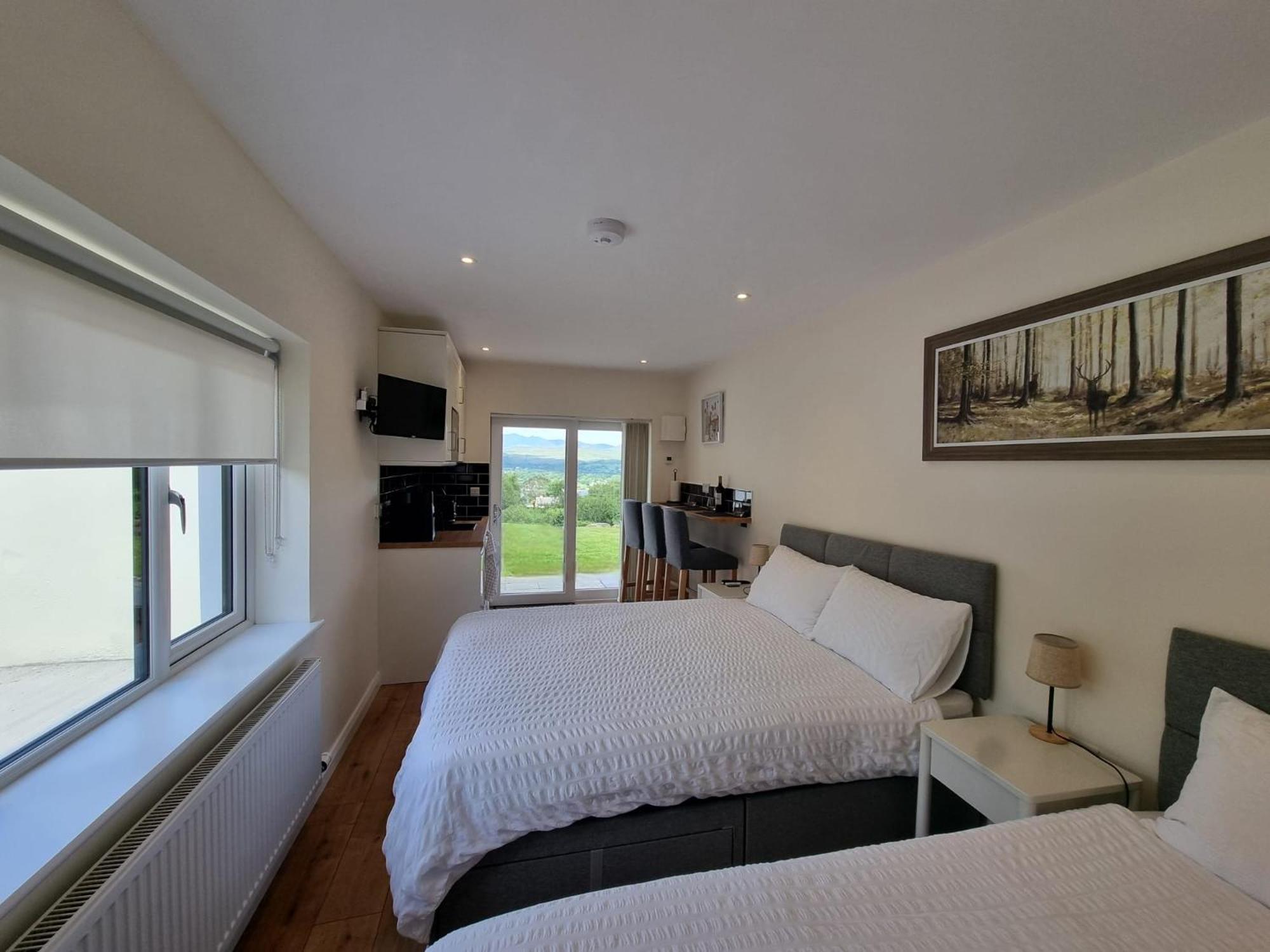 Misty Bay - Kenmare Hotel Bagian luar foto