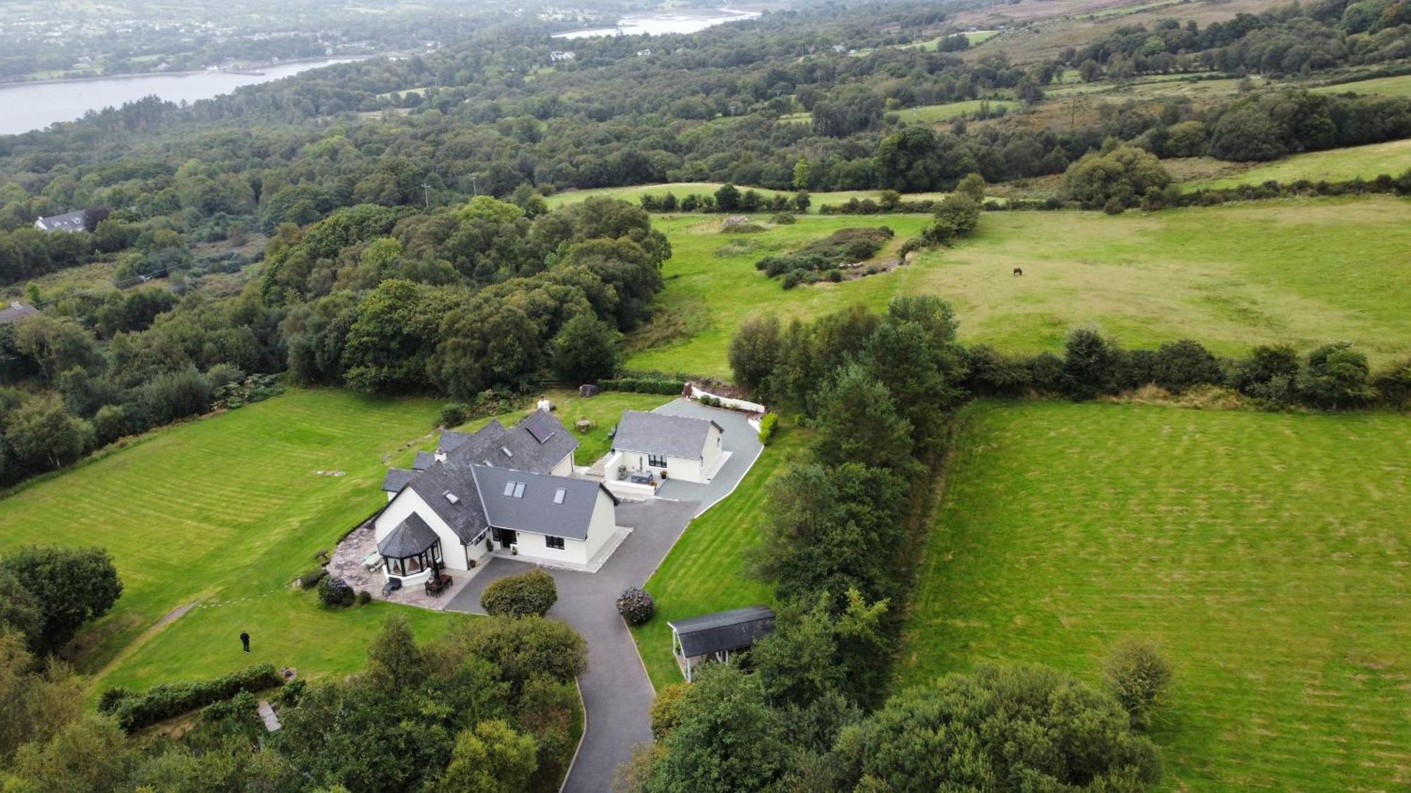 Misty Bay - Kenmare Hotel Bagian luar foto