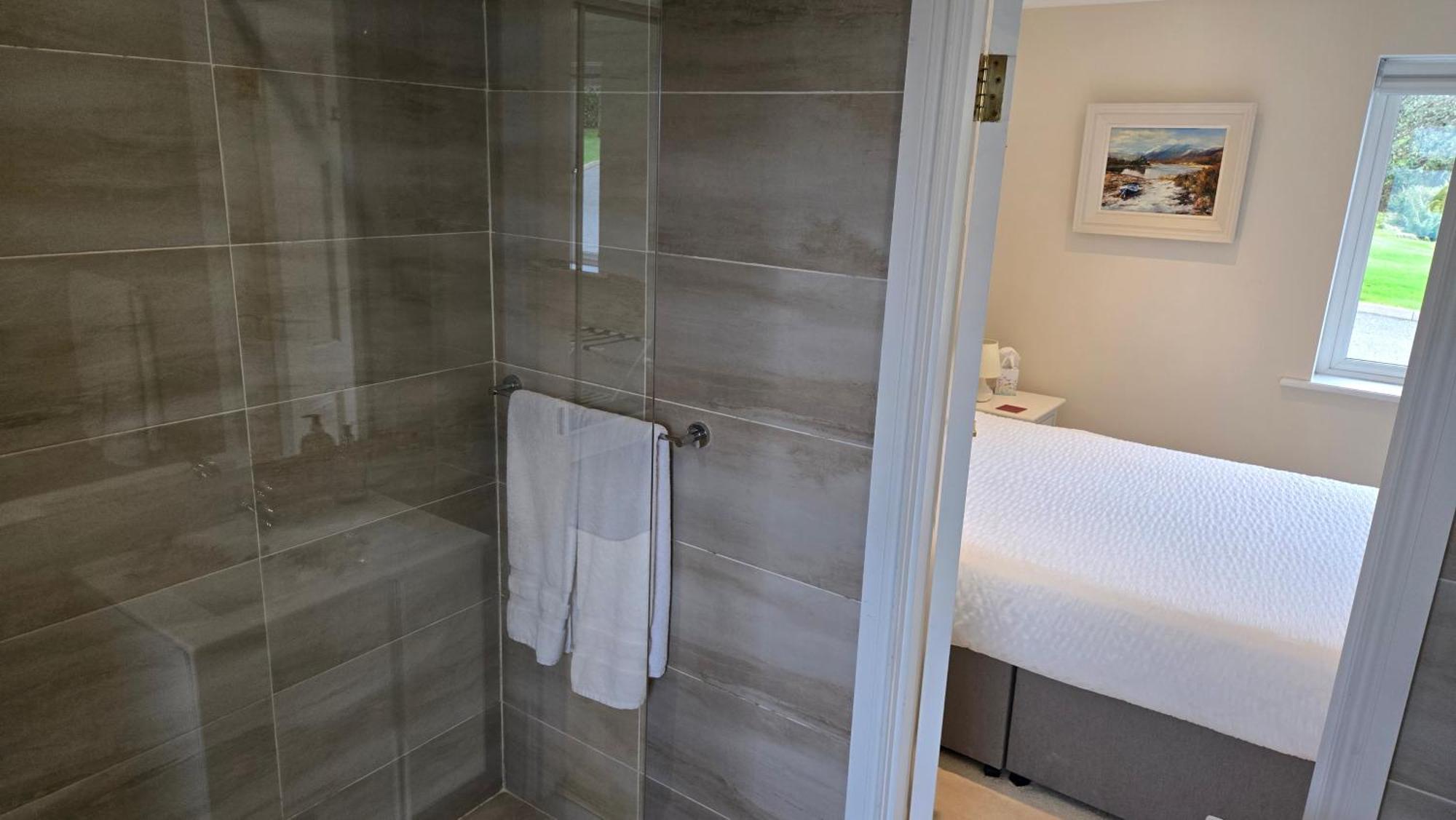 Misty Bay - Kenmare Hotel Bagian luar foto