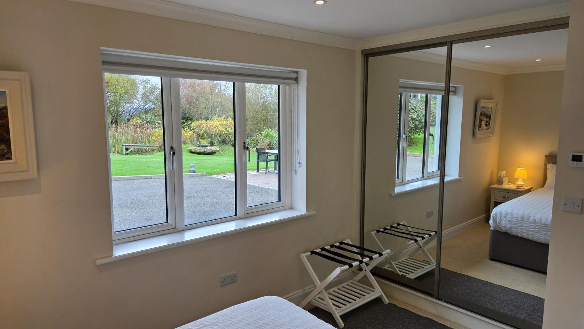 Misty Bay - Kenmare Hotel Bagian luar foto