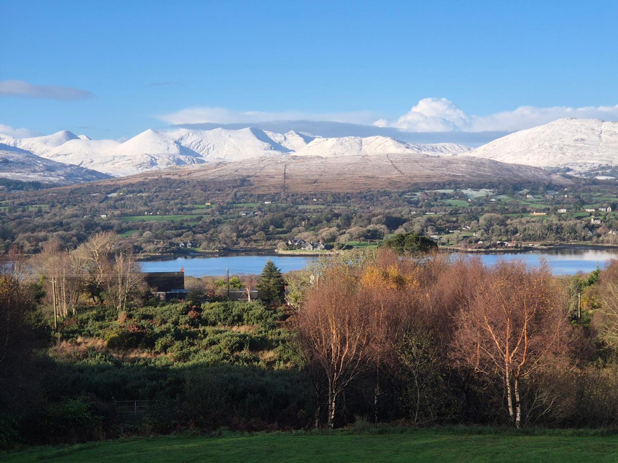 Misty Bay - Kenmare Hotel Bagian luar foto