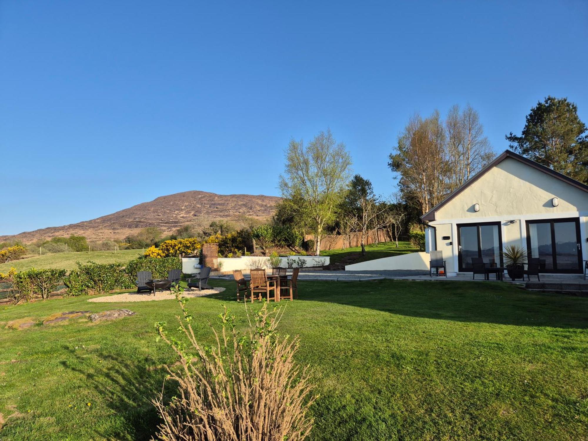 Misty Bay - Kenmare Hotel Bagian luar foto